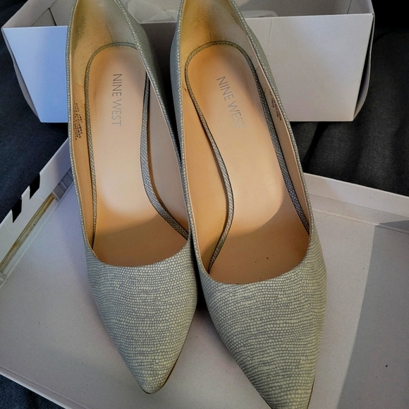 Nine West size 8 Grey heels - Picture 1 of 6